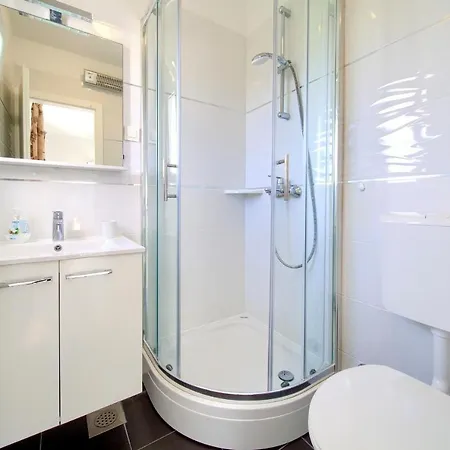 Isabella فيلة Linardići